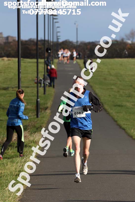 Senior mens and womens Heaton Harriers Memorial 10k Road Race, Newcastle. Photo:  David T. Hewitson/Sports for All Pics